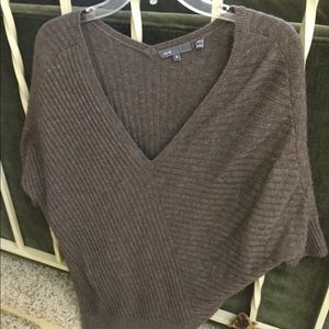 Vince V neck front/back super soft sweater. Size S
